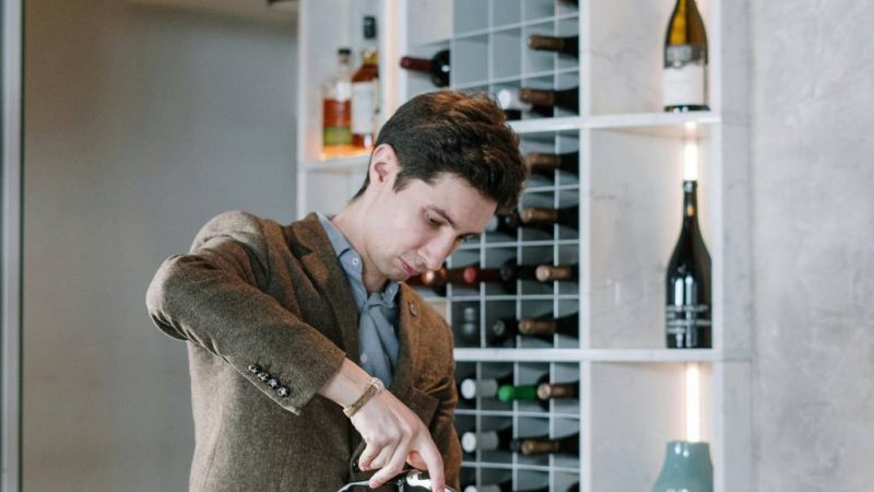 Tire-bouchon à levier : comment fonctionne ce système et pourquoi séduit-il les amateurs de vin